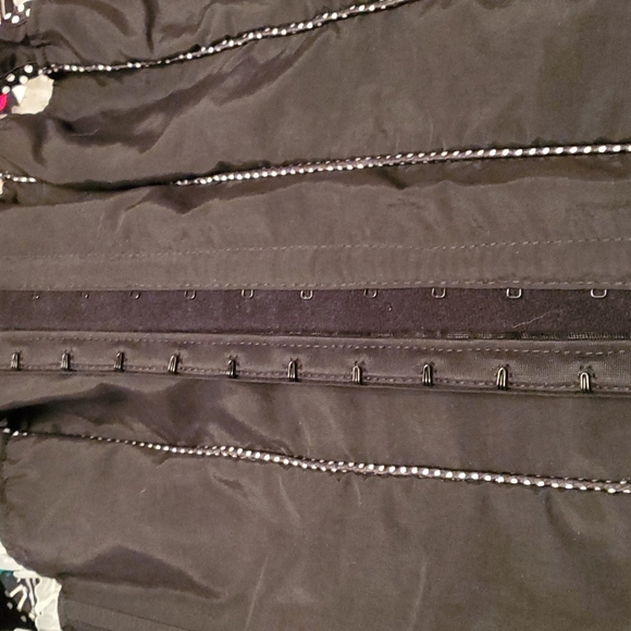 Black wuth white accents pinup halter corset size 38 large. - Picture 5 of 6